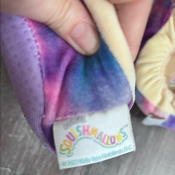 Squishmallows Purple and Cream Kids Slippers Size 6-7 - Picture 7 of 8